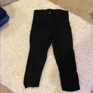Never worn black lululemon crop leggings